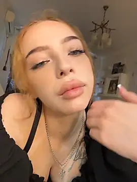 Snapshot of Hannah_xBaby chatting on June 28, 7:47 am Hannah xBaby online show from June 28, 7:47 am