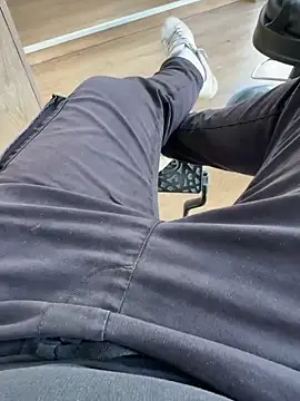 Snapshot of Mrdim26 chatting on September 9, 10:15 am Mrdim26 online show from September 9, 10:15 am