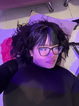 Emily Taylor2 online show from April 5, 2:31 am