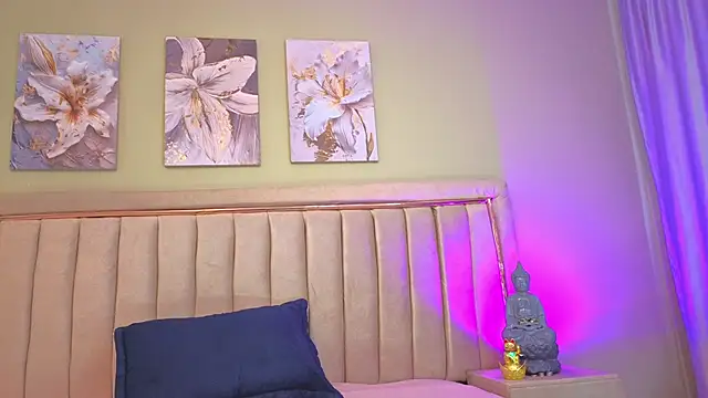 Snapshot of Bloom_Star chatting on October 7, 12:13 pm Bloom Star online show from October 7, 12:13 pm