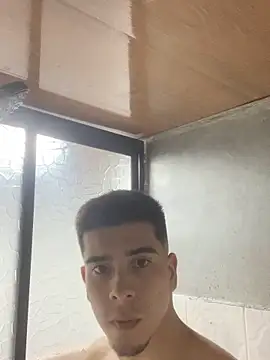 Snapshot of Owen_2408 chatting on November 1, 10:01 pm Owen 2408 online show from November 1, 10:01 pm