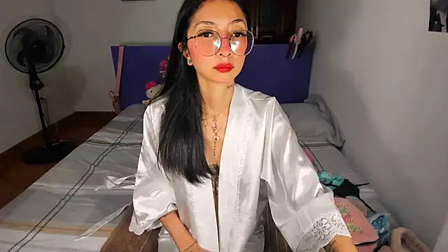 Snapshot of Anais_lux chatting on May 15, 11:12 pm Anais lux online show from May 15, 11:12 pm