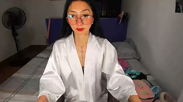 Snapshot of Anais_lux chatting on May 15, 11:23 pm Anais lux online show from May 15, 11:23 pm