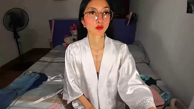 Snapshot of Anais_lux chatting on May 15, 11:56 pm Anais lux online show from May 15, 11:56 pm
