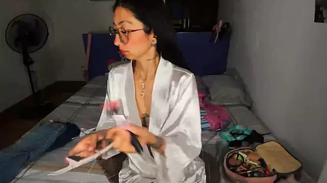 Snapshot of Anais_lux chatting on May 16, 12:07 am Anais lux online show from May 16, 12:07 am