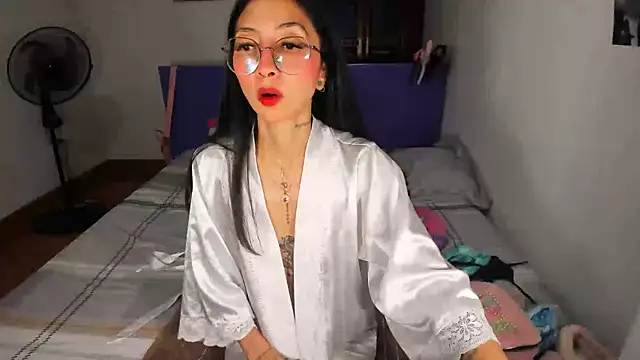 Snapshot of Anais_lux chatting on May 16, 12:40 am Anais lux online show from May 16, 12:40 am