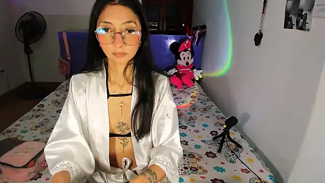 Snapshot of Anais_lux chatting on June 8, 11:27 pm Anais lux online show from June 8, 11:27 pm