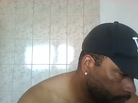 Snapshot of OliveiraSeven chatting on May 6, 1:27 pm OliveiraSeven online show from May 6, 1:27 pm