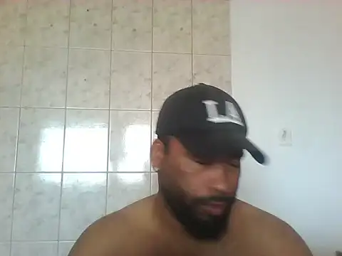 Snapshot of OliveiraSeven chatting on May 7, 2:00 pm OliveiraSeven online show from May 7, 2:00 pm