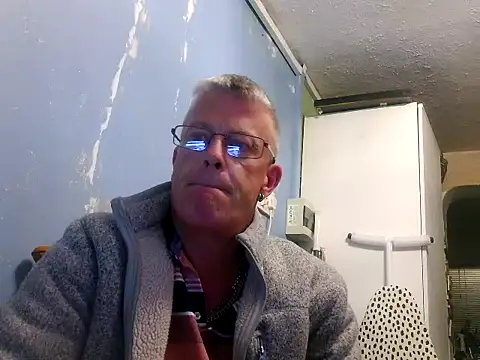Snapshot of hefin18 chatting on April 22, 9:49 pm hefin18 online show from April 22, 9:49 pm