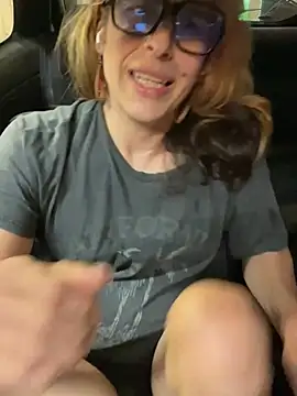 Snapshot of mayra_mayhem chatting on June 19, 8:23 pm mayra mayhem online show from June 19, 8:23 pm