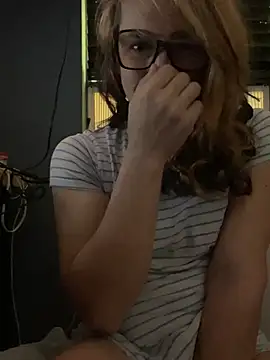 Snapshot of mayra_mayhem chatting on July 10, 2:52 pm mayra mayhem online show from July 10, 2:52 pm