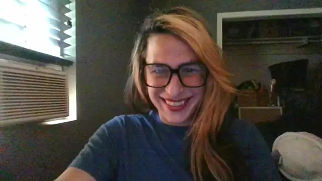 Snapshot of mayra_mayhem chatting on August 4, 1:46 pm mayra mayhem online show from August 4, 1:46 pm