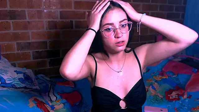 Snapshot of danaiisabella chatting on October 24, 5:37 am danaiisabella online show from October 24, 5:37 am