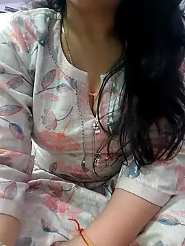 Snapshot of roshni_agrawal0 chatting on February 12, 7:47 am roshni agrawal0 online show from February 12, 7:47 am