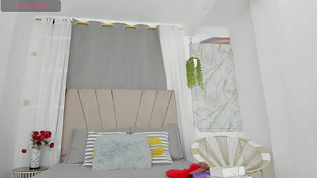 Lady miss    online show from April 7, 12:05 pm