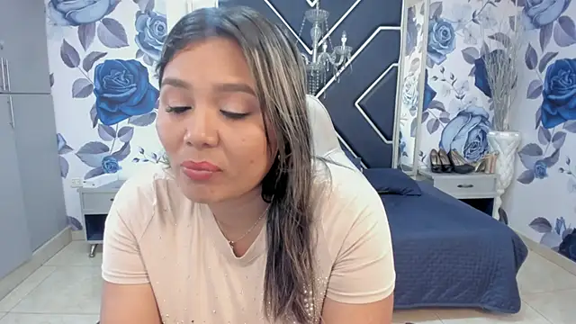 LatinaHoleQueen online show from November 5, 2:17 pm