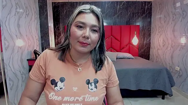 Snapshot of LatinaHoleQueen chatting on May 19, 3:07 pm LatinaHoleQueen online show from May 19, 3:07 pm