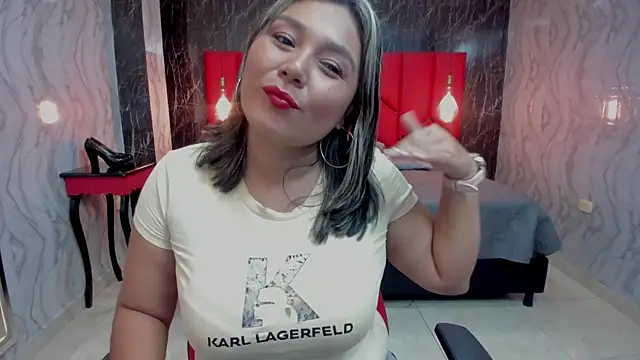 Snapshot of LatinaHoleQueen chatting on May 28, 2:47 pm LatinaHoleQueen online show from May 28, 2:47 pm