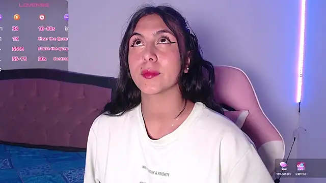 Snapshot of Sarahcutexoxox chatting on November 3, 2:02 am Sarahcutexoxox online show from November 3, 2:02 am