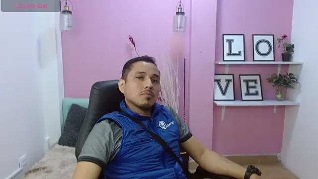 Snapshot of ColombiaStrip chatting on October 2, 3:19 pm ColombiaStrip online show from October 2, 3:19 pm