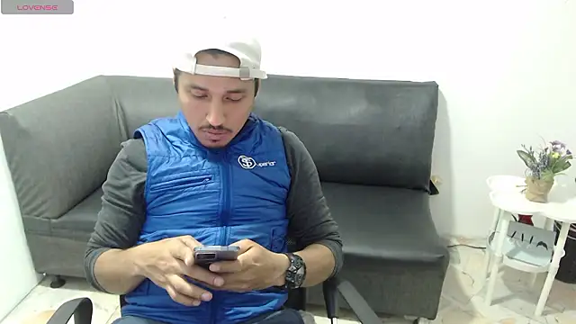 Snapshot of ColombiaStrip chatting on February 26, 2:21 am ColombiaStrip online show from February 26, 2:21 am