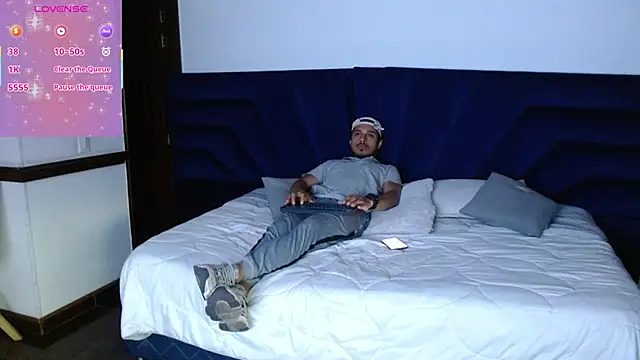 Snapshot of ColombiaStrip chatting on February 26, 10:53 pm ColombiaStrip online show from February 26, 10:53 pm