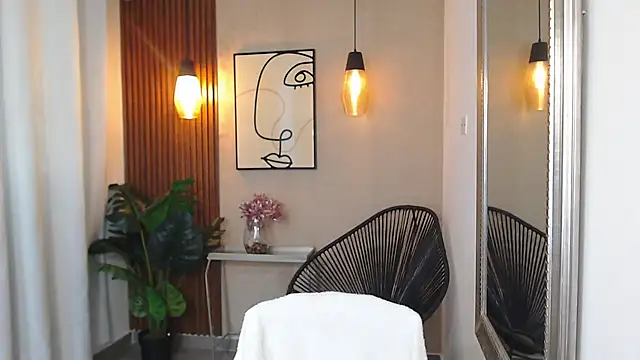 Lia Mar  online show from April 16, 6:30 pm