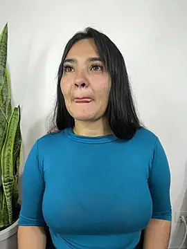 Snapshot of meli__brown chatting on May 7, 10:15 pm meli brown online show from May 7, 10:15 pm