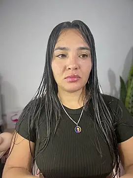 Snapshot of meli__brown chatting on June 4, 6:30 am meli brown online show from June 4, 6:30 am
