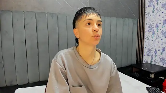 Snapshot of _Hannah_Hot chatting on February 3, 2:21 am Hannah Hot online show from February 3, 2:21 am