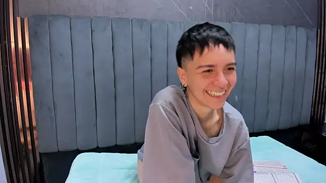 Snapshot of _Hannah_Hot chatting on February 3, 2:53 am Hannah Hot online show from February 3, 2:53 am