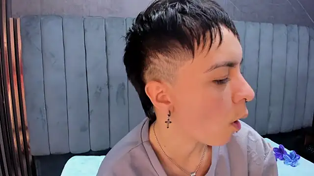 Snapshot of _Hannah_Hot chatting on February 3, 6:40 am Hannah Hot online show from February 3, 6:40 am