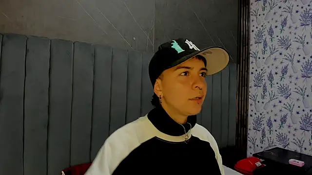 Snapshot of _Hannah_Hot chatting on February 10, 1:32 am Hannah Hot online show from February 10, 1:32 am