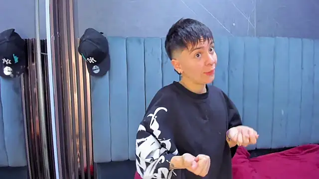 Snapshot of _Hannah_Hot chatting on February 14, 3:03 am Hannah Hot online show from February 14, 3:03 am