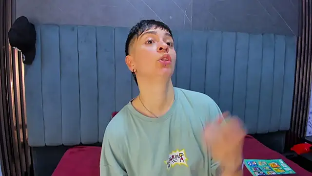 Snapshot of _Hannah_Hot chatting on February 17, 2:30 am Hannah Hot online show from February 17, 2:30 am