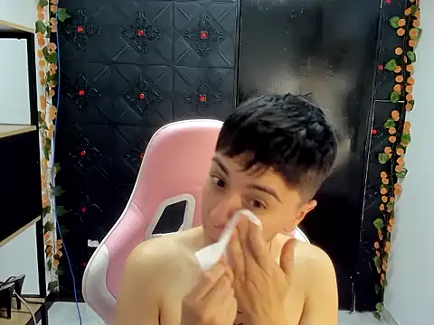 Snapshot of _Hannah_Hot chatting on February 22, 2:45 am Hannah Hot online show from February 22, 2:45 am