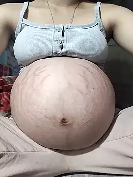 Snapshot of sugaviolet168 chatting on April 8, 12:10 am sugaviolet168 online show from April 8, 12:10 am