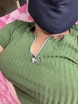 Snapshot of Priyajaanbaby chatting on July 14, 1:52 am Priyajaanbaby online show from July 14, 1:52 am