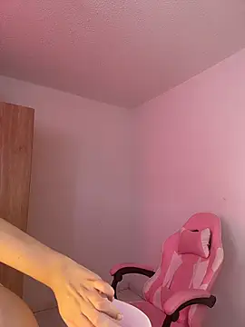 mandy222  online show from April 12, 9:42 pm