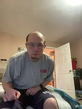 Travis746 online show from April 10, 6:45 pm