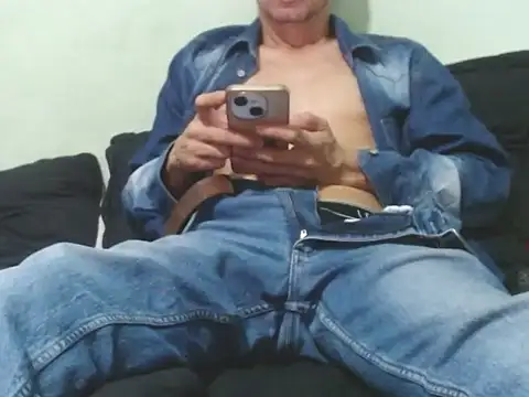 Snapshot of Breiner_hotxxl chatting on September 10, 4:34 am Breiner hotxxl online show from September 10, 4:34 am