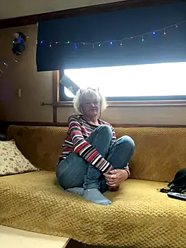 ladyboatlady online show from December 17, 1:06 pm