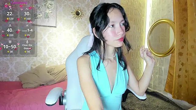 Snapshot of LilyThea chatting on April 24, 8:11 pm LilyThea online show from April 24, 8:11 pm