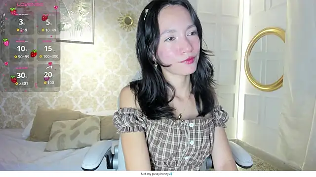 Snapshot of LilyThea chatting on May 17, 9:55 pm LilyThea online show from May 17, 9:55 pm