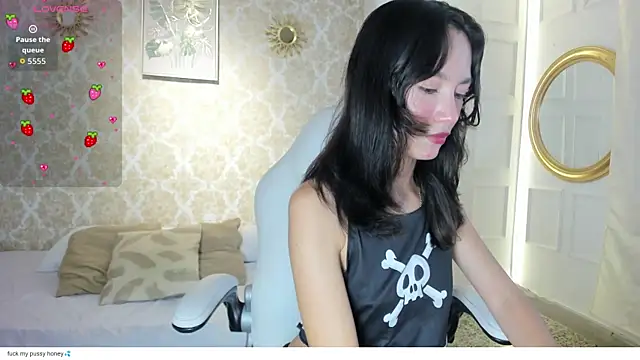 Snapshot of LilyThea chatting on May 29, 9:02 pm LilyThea online show from May 29, 9:02 pm