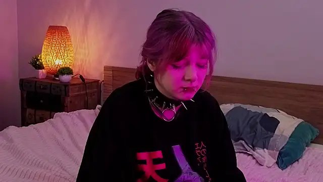 Snapshot of TaiteBeat chatting on September 18, 5:59 pm TaiteBeat online show from September 18, 5:59 pm