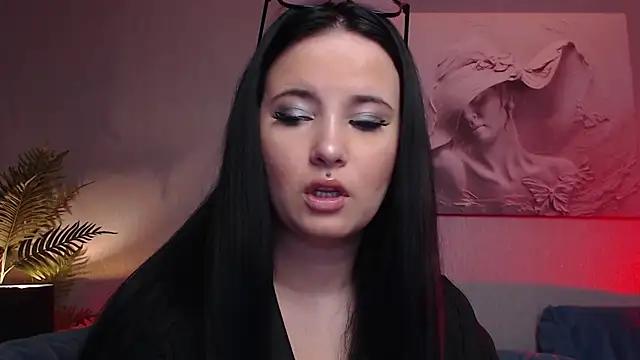 Snapshot of MikaSnake chatting on September 16, 8:43 pm MikaSnake online show from September 16, 8:43 pm