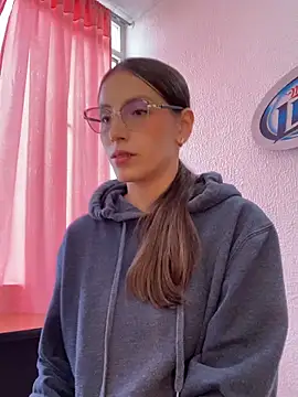 Snapshot of paula_miler1 chatting on April 28, 12:43 pm paula miler1 online show from April 28, 12:43 pm