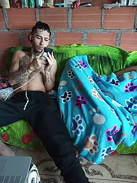 Snapshot of Tattoboy19cm chatting on April 20, 3:37 pm Tattoboy19cm online show from April 20, 3:37 pm
